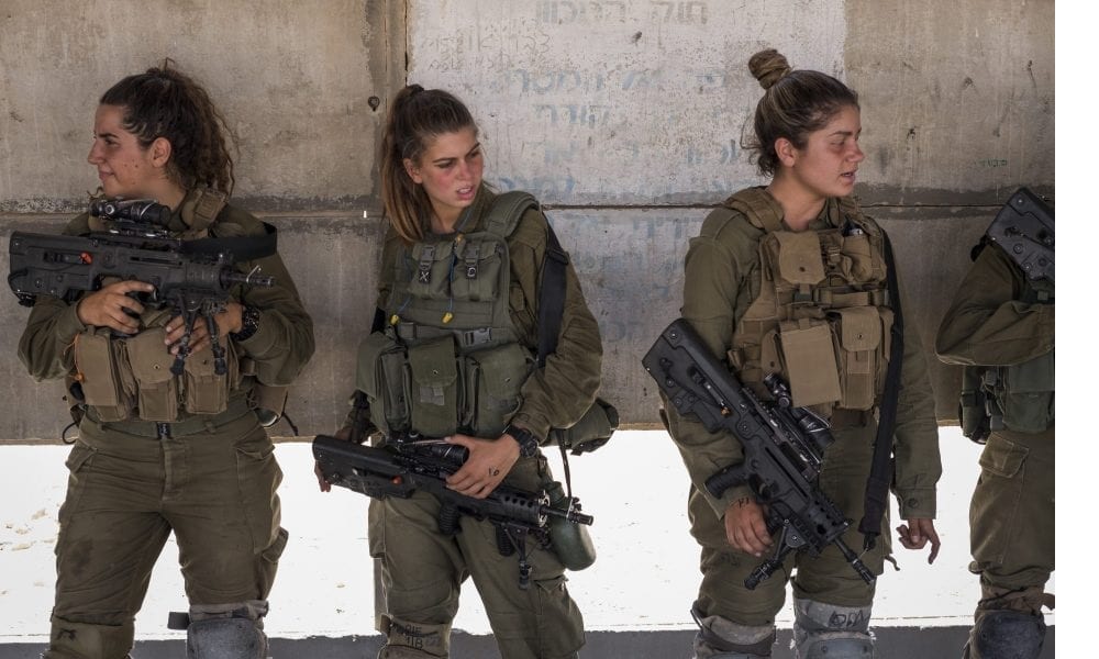 Le donne e l'arme: sexy soldatesse israeliane che...[FOTO]