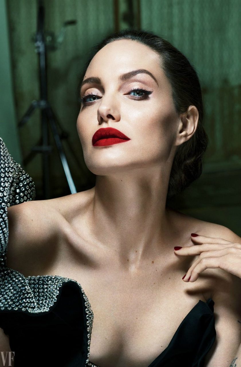 Angelina Jolie rompe il silenzio dopo il divorzio da Brad Pitt: le dichiarazioni shock