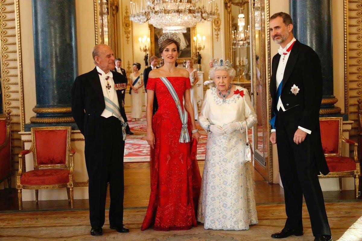 La Regina di Spagna, Letizia Ortiz, incanta Buckingham Palace [FOTO]