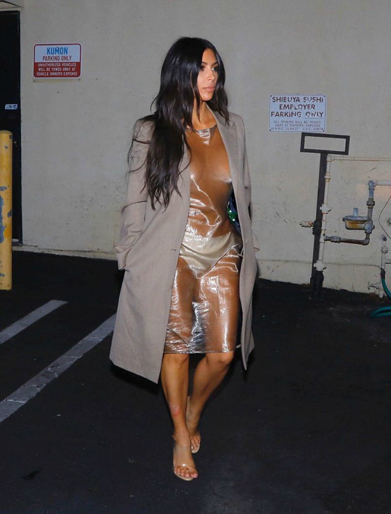 Kim Kardashian, il look super nude che fa discutere 