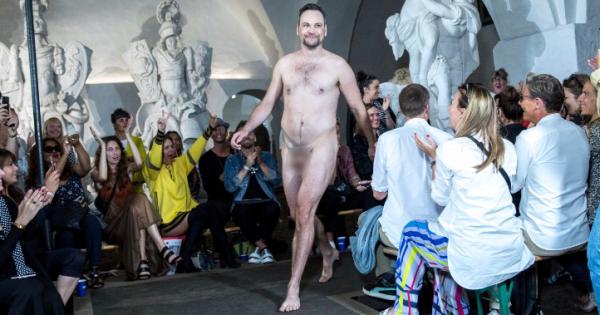 Copenhagen, in passerella uomini e donne nudi per celebrare "The Body" [FOTO]