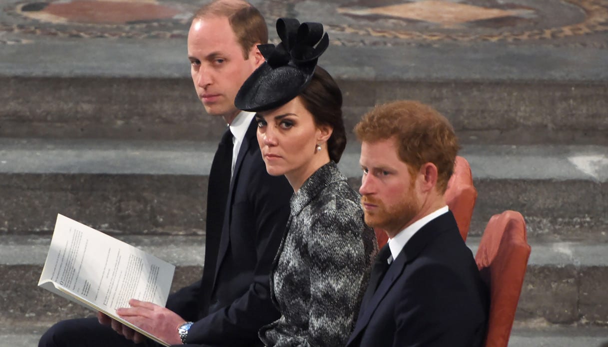 Tensioni tra i Windsor, Kate Middleton furiosa con Harry e mette in guardia la Regina Elisabetta
