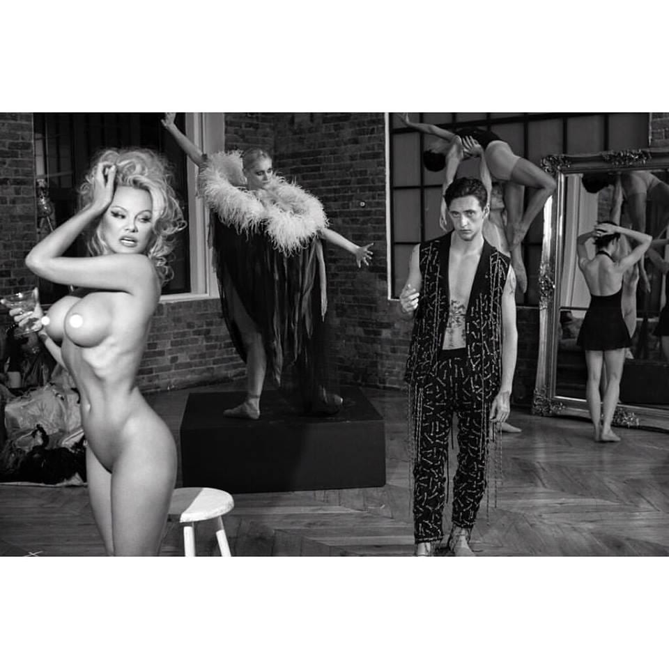 Pamela Anderson, a 50 anni posa nuda in copertina: scatti erotici da infarto [FOTO]