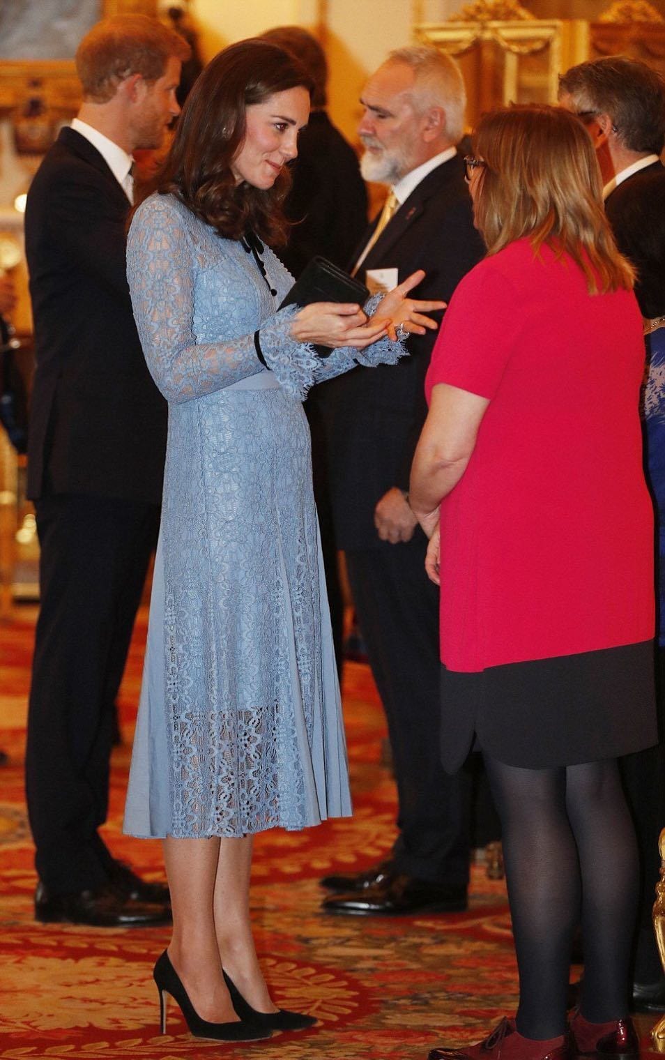 Kate Middleton, per la prima volta mostra il pancino [FOTO]