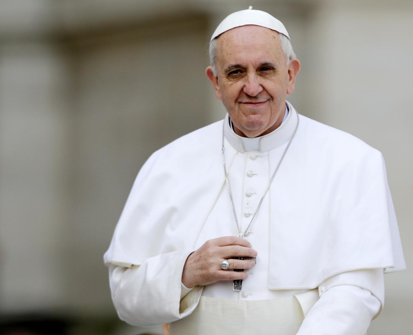 Vittorio Sgarbi contro Papa Francesco, la dichiarazione shock: "È ateo" [VIDEO]