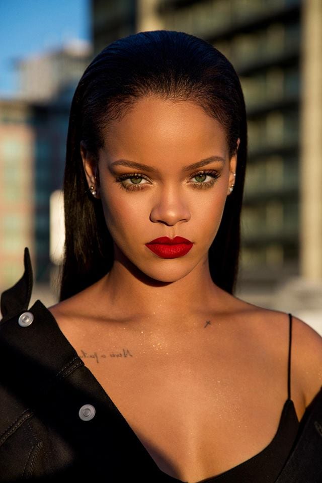 Paura per Rihanna: uno stalker entra in casa della cantante ed ecco cosa succede