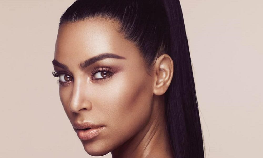 Kim Kardashian e il nuovo profumo: non crederai mai quanto incassa al minuto