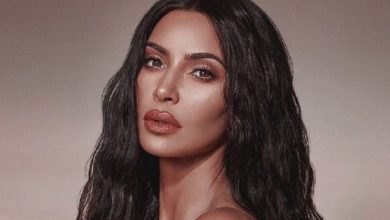 Kim Kardashian cucina come solo lei può fare. Ed è polemica!