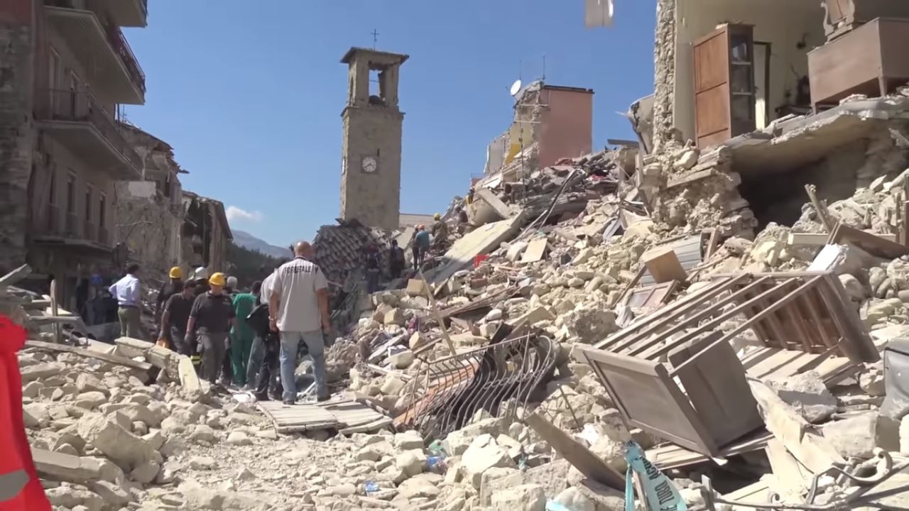 Centro Italia, 5 anni fa il terremoto che distrusse interi paesi. Il premier Draghi ad Amatrice