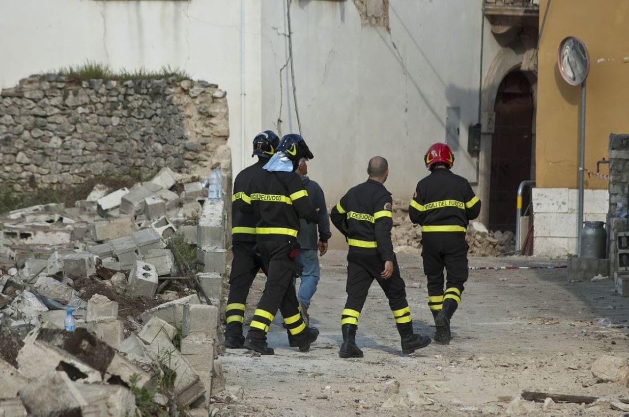 Terremoto: doppia scossa alle prime luci del giorno, paura in Calabria e in Emilia