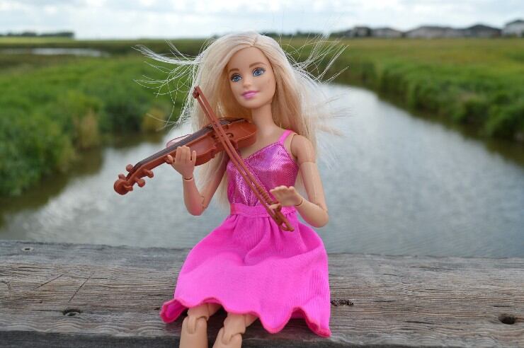 Barbie violinista