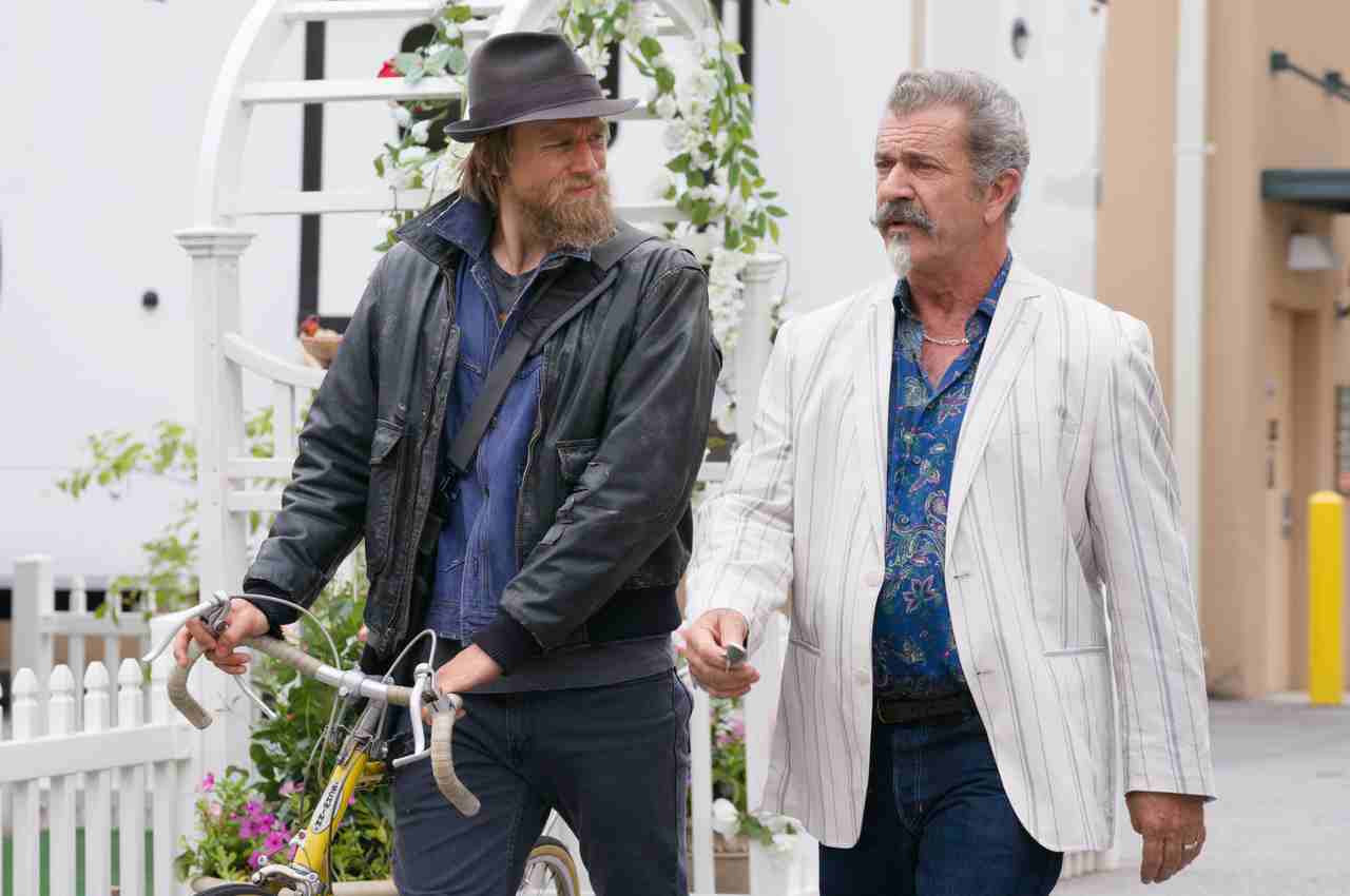 Charlie Hunnam e Melg Gibson in Omicidio a Los Angeles