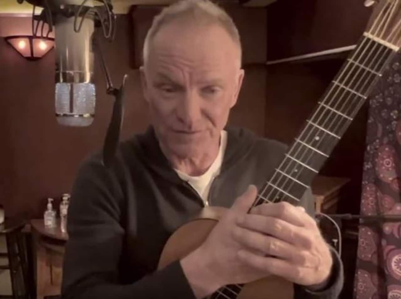 Sting torna a cantare “Russians”, attuale come 36 anni fa