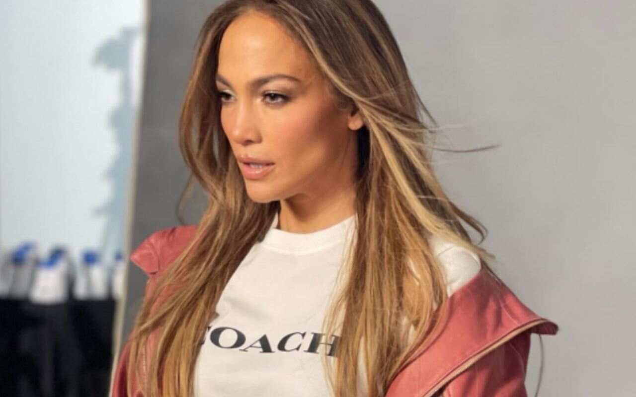 Jennifer Lopez protagonista della nuova campagna di Coach