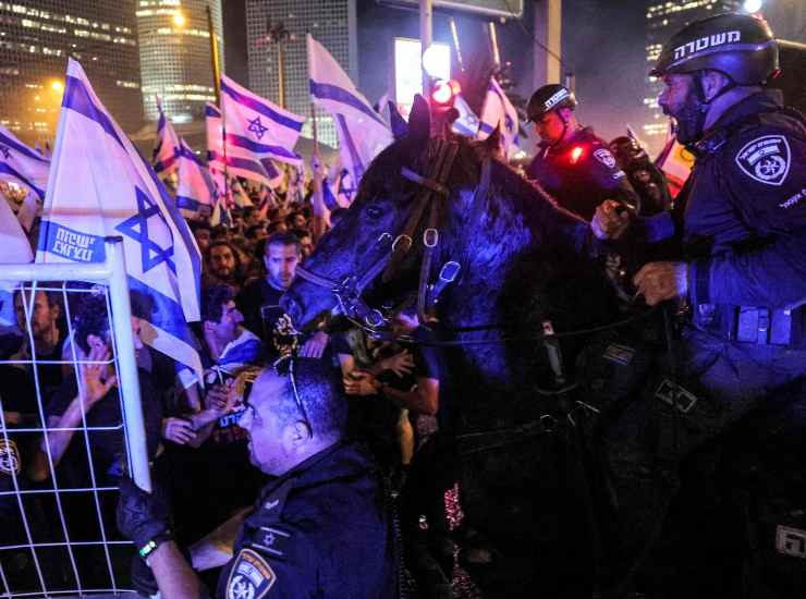 israele tel aviv proteste scontri polizia