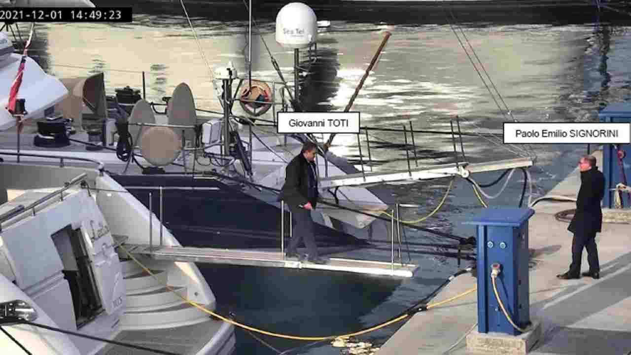 Toti foto atti inchiesta yacht Spinelli