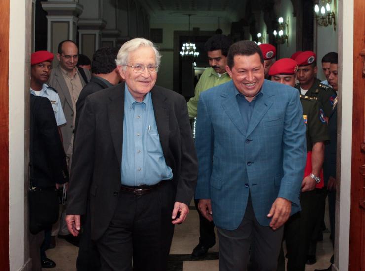 Chomsky e Chavez nel 2009 a Caracas