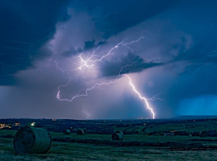 Meteo caldo e sprazzi di maltempo