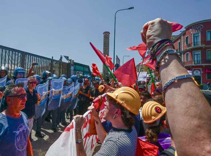 Napoli Bagnoli corteo di protesta 