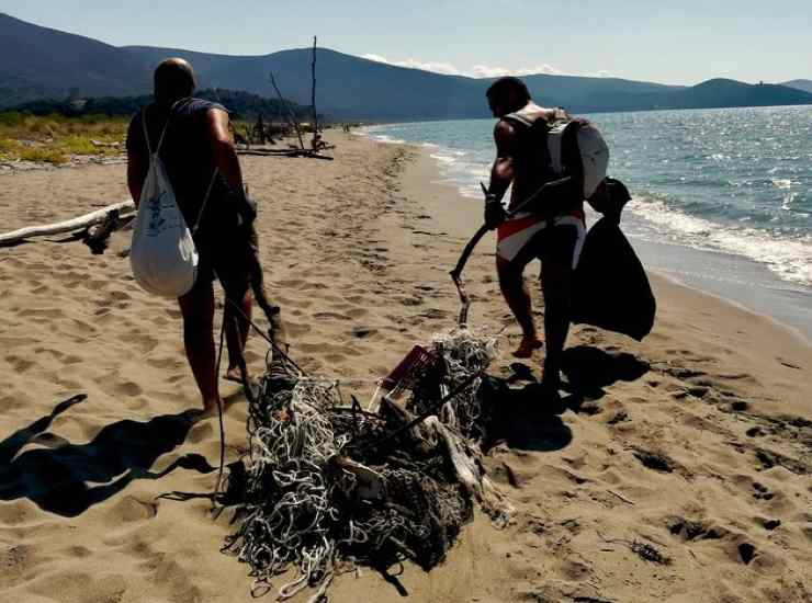 Spiagge inquinate mare Toscana Orbetello 