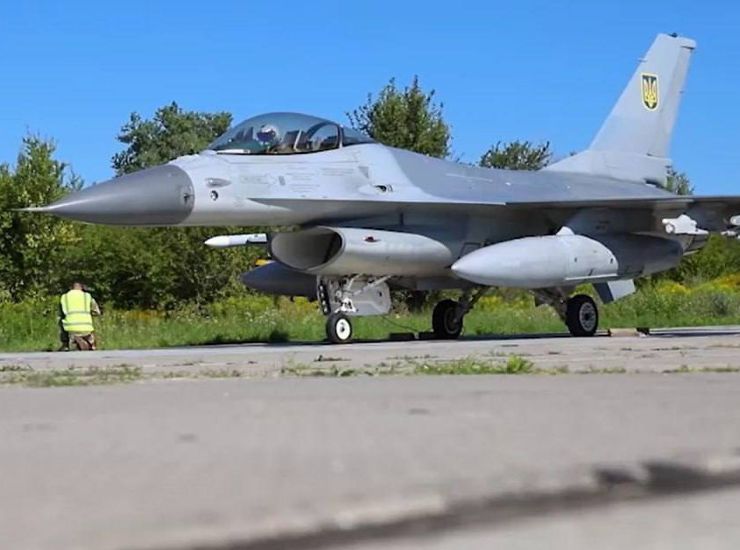 Caccia pilota F-16