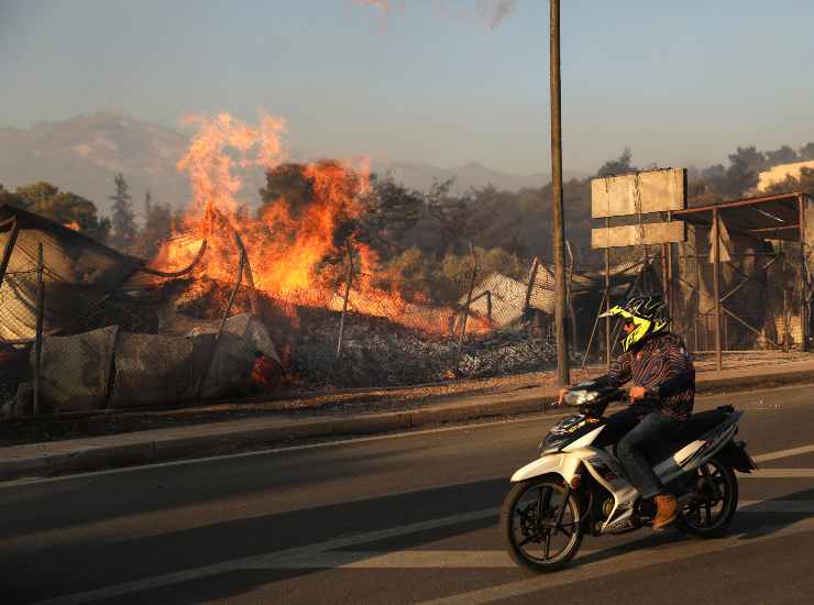 Fiamme alte incendi Grecia 