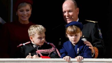 Alberto e Charlene di Monaco con i figli