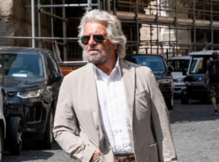 Grillo Conte Raggi scontro all'interno del M5S