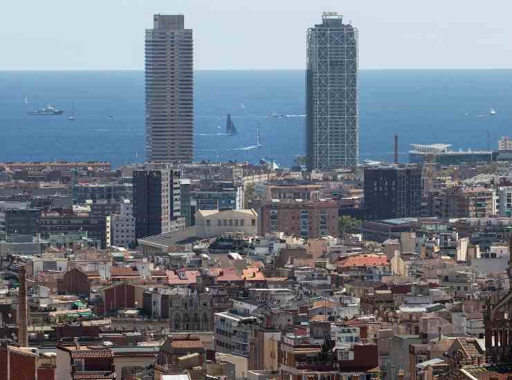 Luna Rossa gareggia a Barcellona in Spagna 