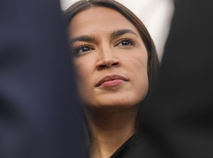 Ocasio dimissioni Adams