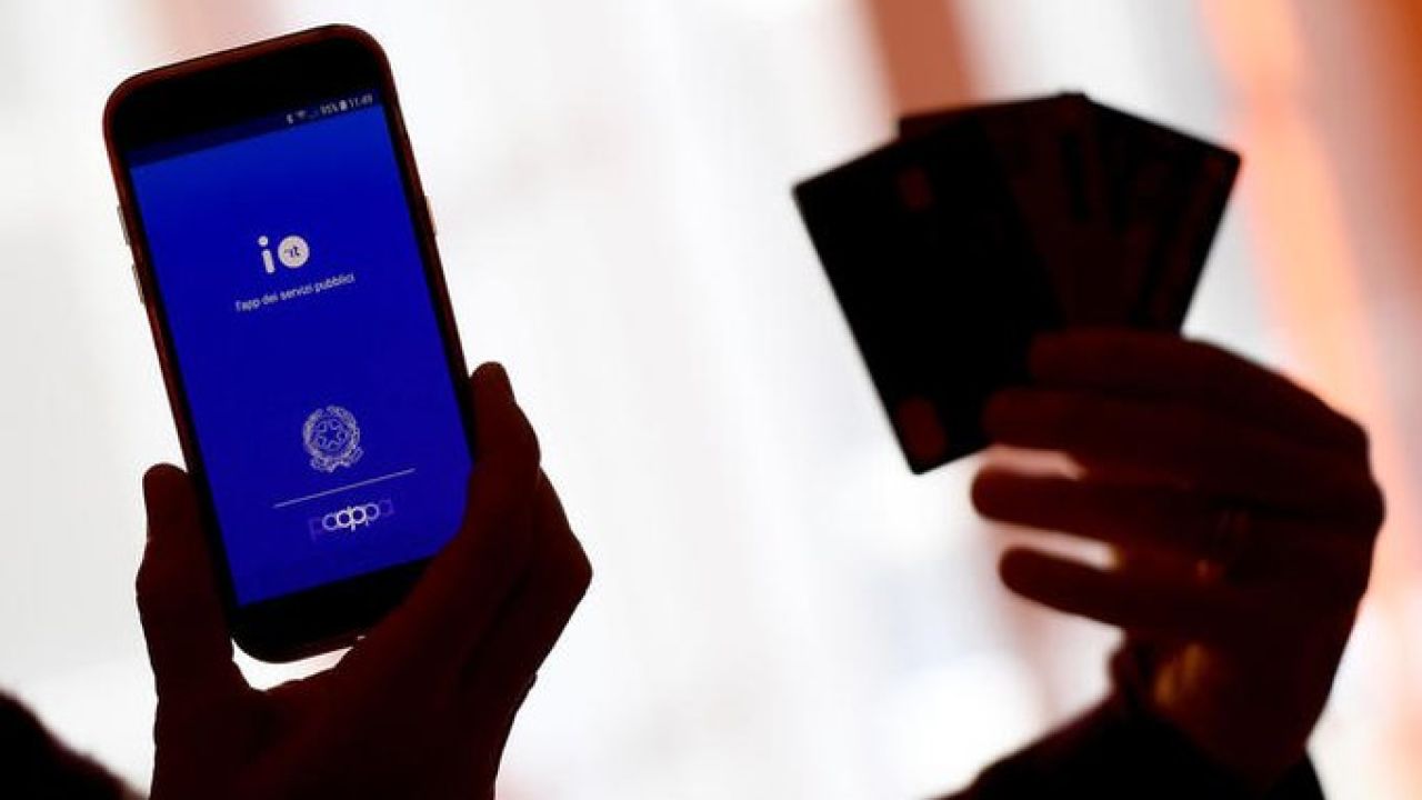 IT Wallet e App IO: il portafoglio digitale si consolida in Italia