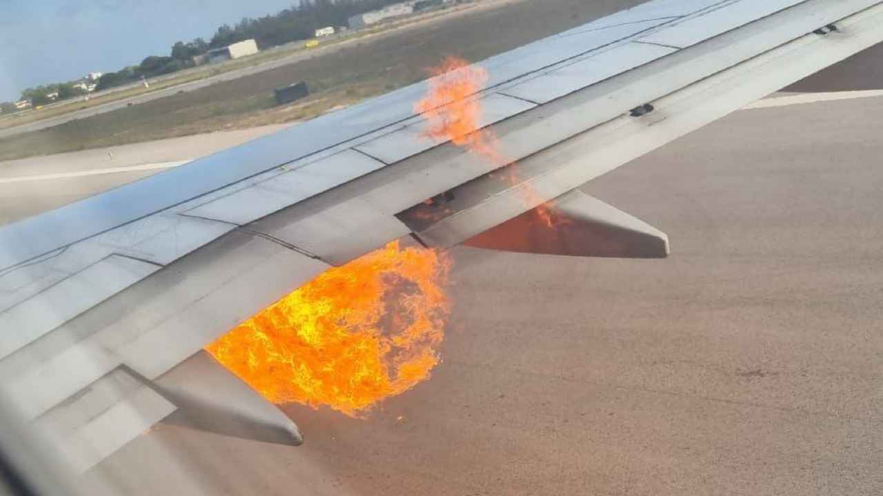 Aereo Ryanair Brindisi incendio