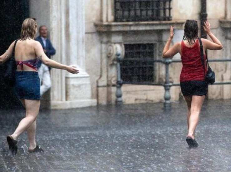 Pioggia e temporali al Sud, le previsioni meteo 