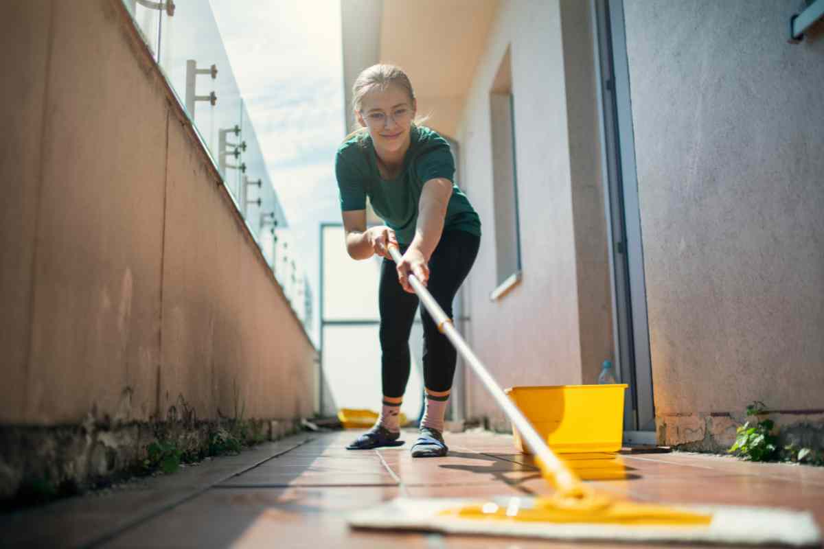 Come avere i balconi puliti per settimane