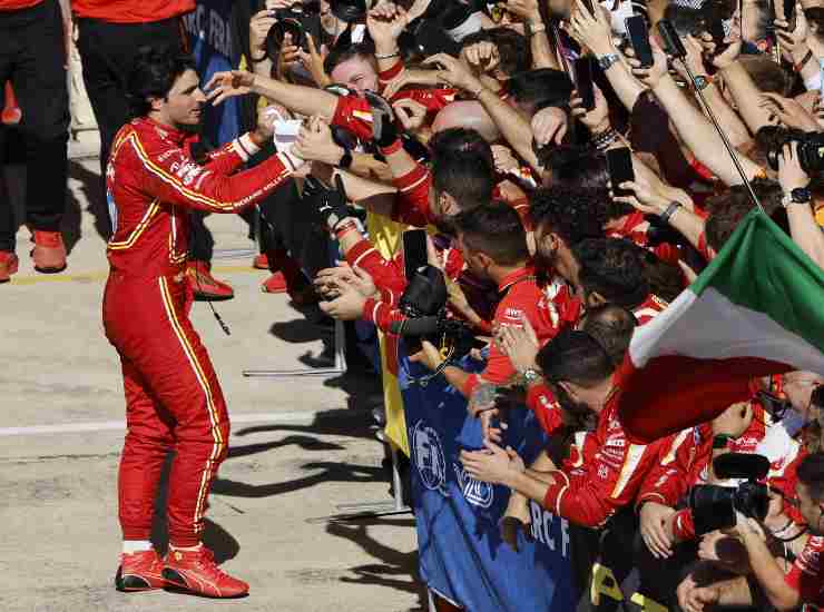 Carlos Sainz Ferrari festeggiamenti 