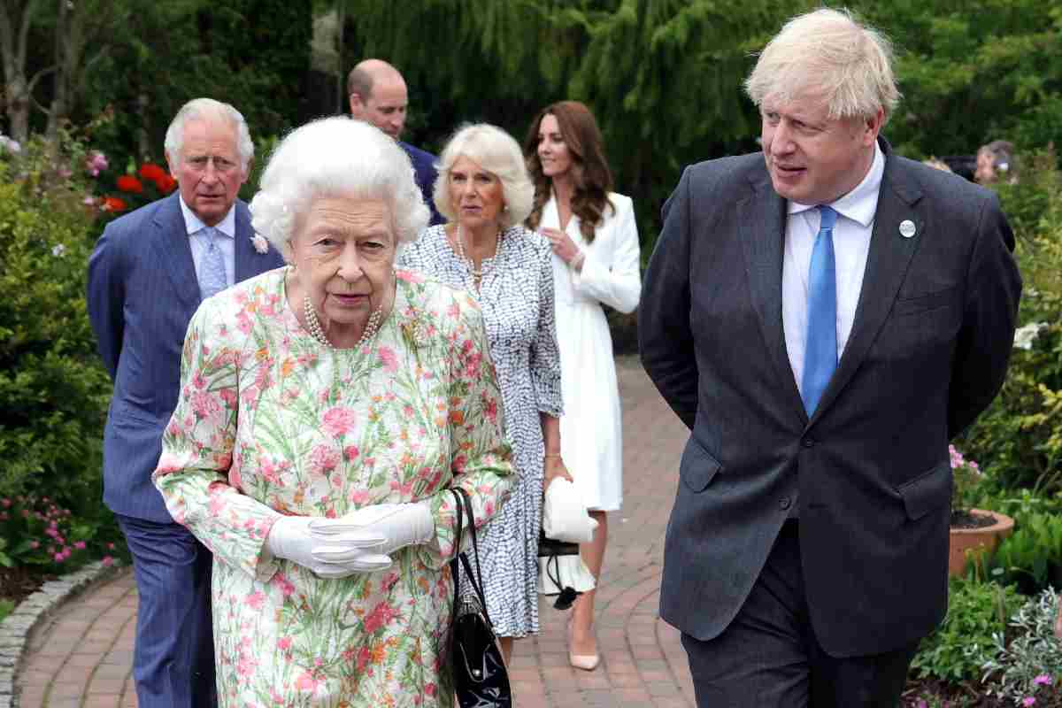 regina Elisabetta e Boris Johnson